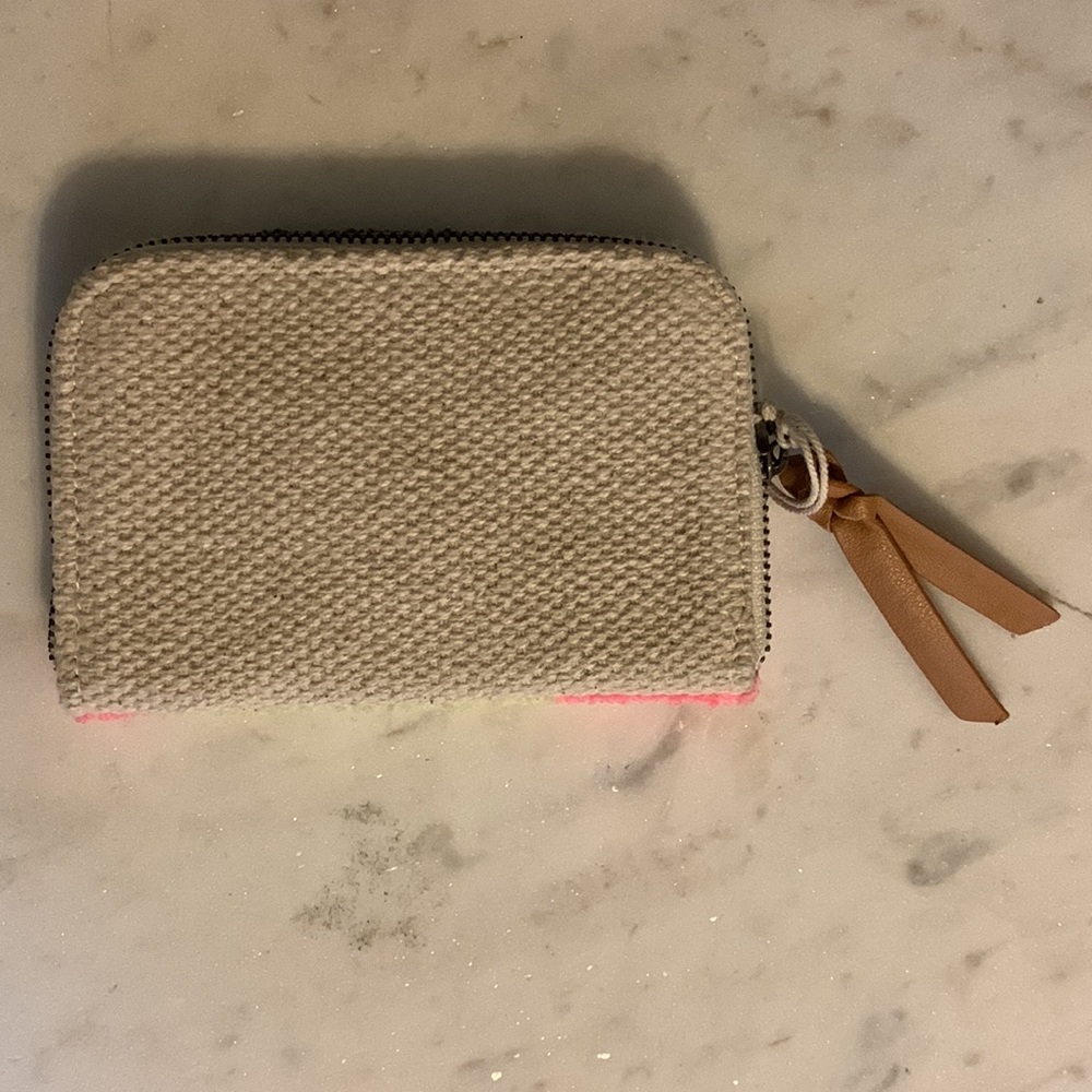 Universal Thread Small Abstract Zip Around Wallet - Picture 6 of 9